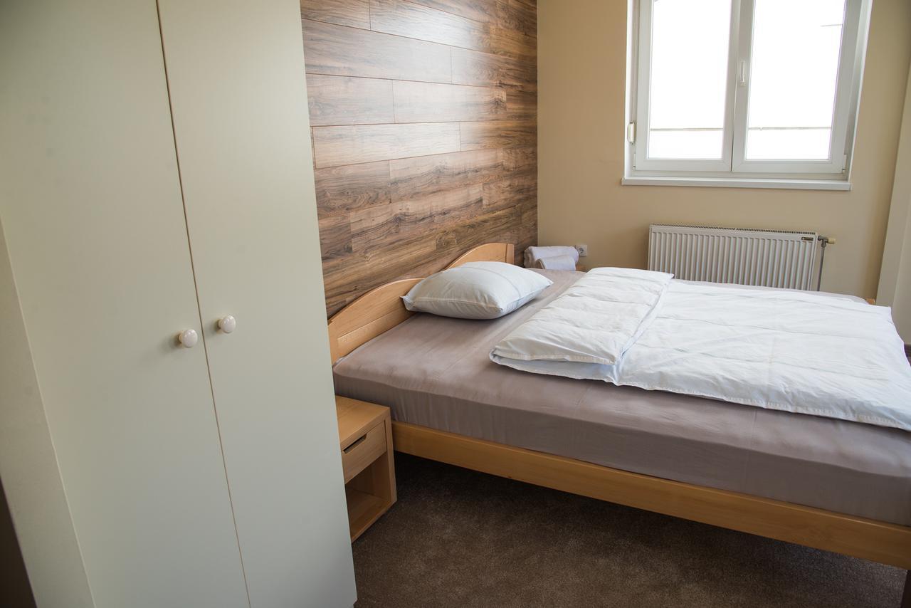 Vege&Vegan Restaurant&Accommodation Novi Sad Esterno foto