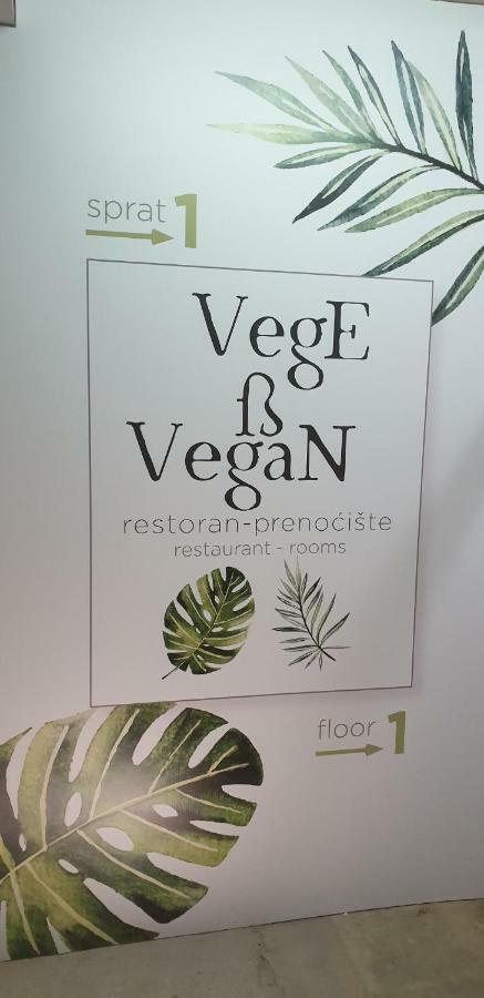 Vege&Vegan Restaurant&Accommodation Novi Sad Esterno foto